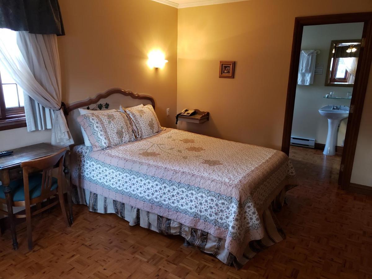 Auberge Le Flores GrandʼMère Екстериор снимка