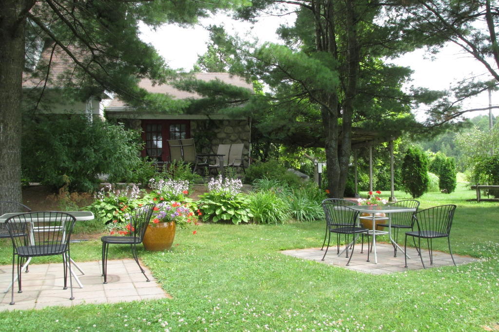 Auberge Le Flores GrandʼMère Екстериор снимка