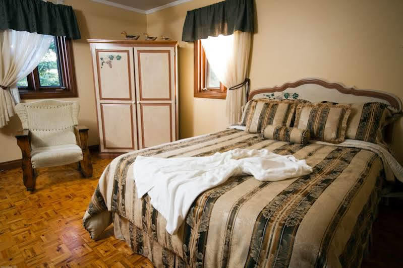 Auberge Le Flores GrandʼMère Екстериор снимка